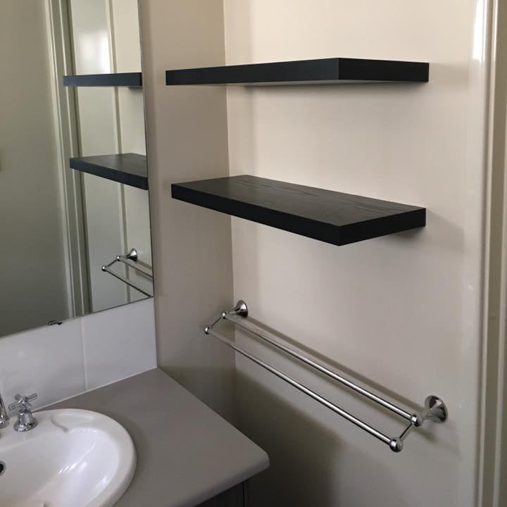 Shelf fitting by Hangmaster.